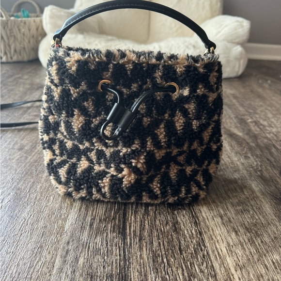 • MK bucket bag - Picture 2 of 5